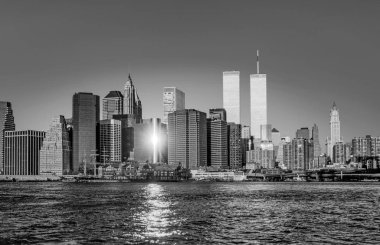 New York'ta ikiz kuleler günbatımı ışık