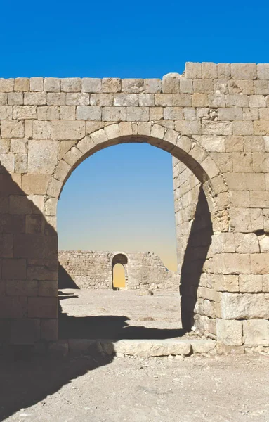 Αρχαία Πέτρα Αψίδα Και Τοίχο Στο Avdat Στην Έρημο Negev — Φωτογραφία Αρχείου