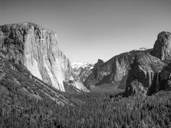 Famoso Capitão Formação Rocha Parque Nacional Yosemite — Fotografia de Stock