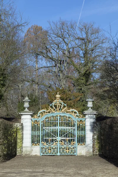 シュヴェツィンゲン宮殿庭園の門 それはドイツで最も大きい宮殿の庭 — ストック写真