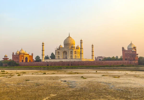 Taj Mahal Günbatımı Yamuna Nehri Üzerinden — Stok fotoğraf