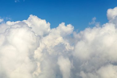 kabarık beyaz bulutlar gökyüzü arka plan