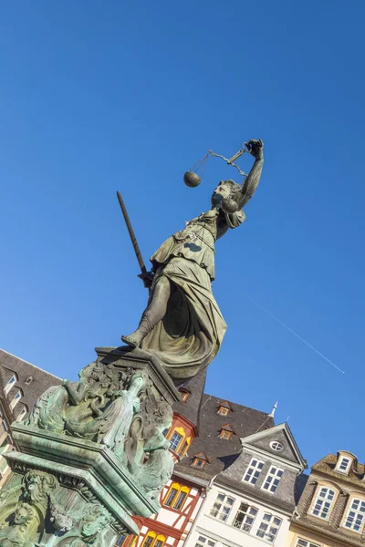 Estatua Lady Justice Frente Romer Frankfurt Alemania — Foto de Stock