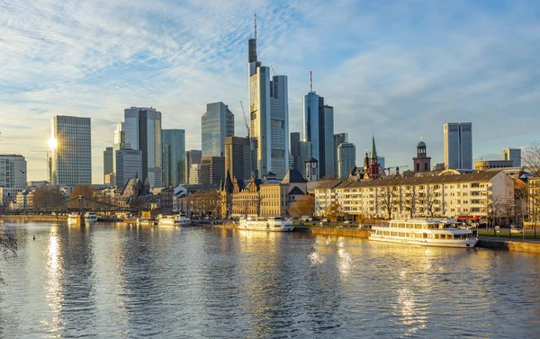 Visa Till Frankfurts Skyline Solnedgången Med Floden Main — Stockfoto