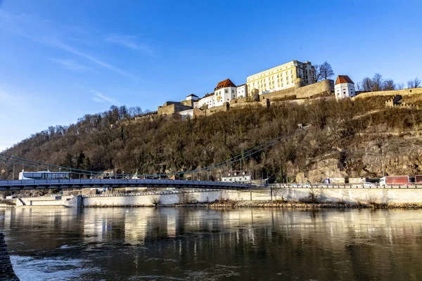 Πανοραμική θέα της Oberhaus Φέστε στο λόφο με τον ποταμό Δούναβη μου — Φωτογραφία Αρχείου