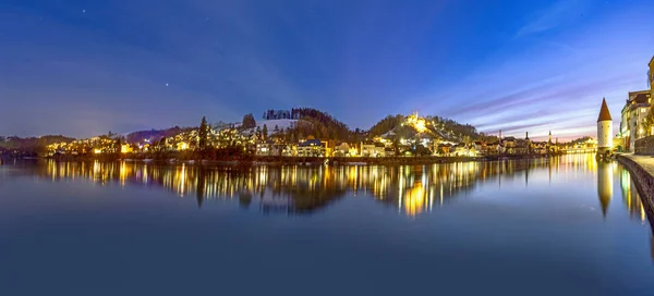River inn view at Passau in Bavaria with reflection of promenade — Stock Photo, Image