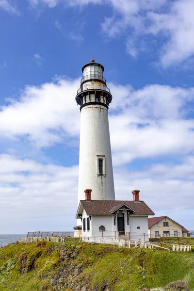 Pigeon point lighthouse at highway no 1 in California — Stock Photo, Image