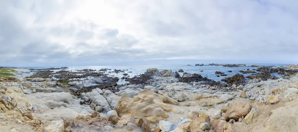 アシロマー砂丘、カリフォルニア州の岩と風光明媚なビーチ風景 — ストック写真