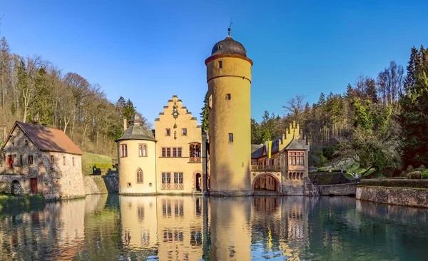 Vodní hrad Mespelbrunn v Mespelbrunnu, Německo — Stock fotografie