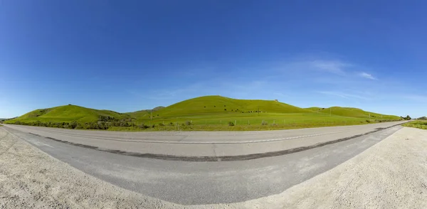 Green hilly landscape at Cayucos in California — Stock Photo, Image