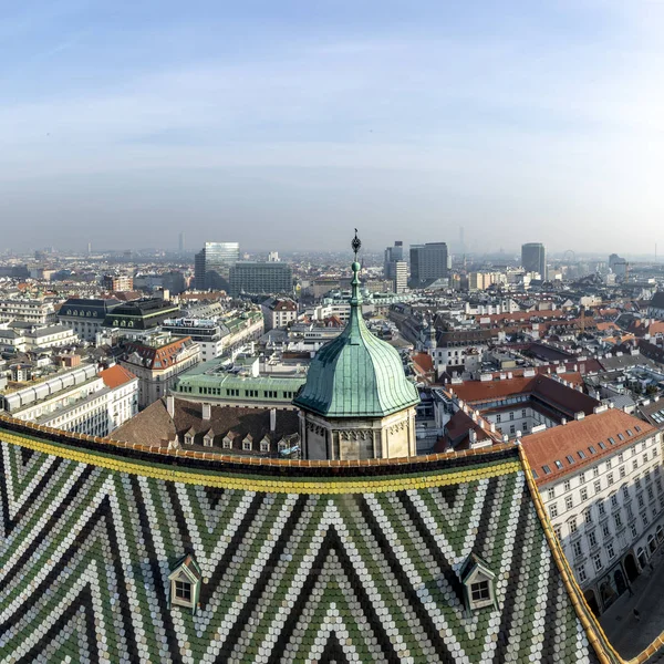 Malowniczy widok z katedry św Stephen's do miasta Wiedeń, Aust — Zdjęcie stockowe