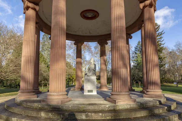 库尔帕克与老伊丽莎白森喷泉在巴德洪堡 — 图库照片