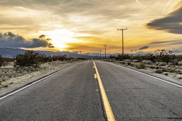 Street in sunset at twentynine palms in California — Stock Photo, Image