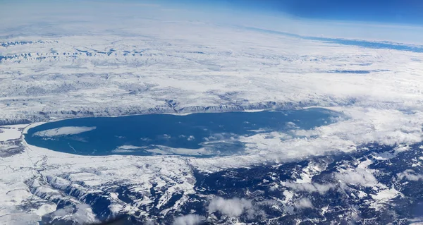 ユタ州の塩湖市近くの大きな塩湖への航空写真 — ストック写真