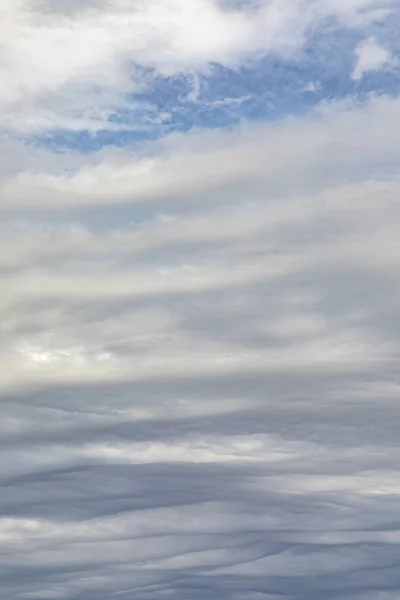 Estrutura harmônica em nuvens cinzentas — Fotografia de Stock