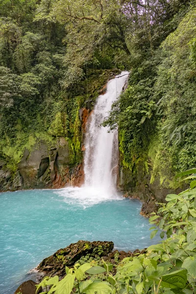 tenorio yanardağ milli parkta doğal şelale