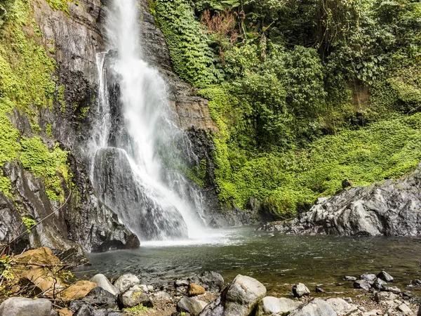 在巴厘岛的瀑布景区 — 图库照片