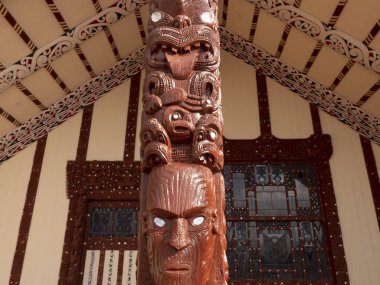 Wharenui veya Maori toplantı evi, Tamatekapua Marae, Ohinemutu, T