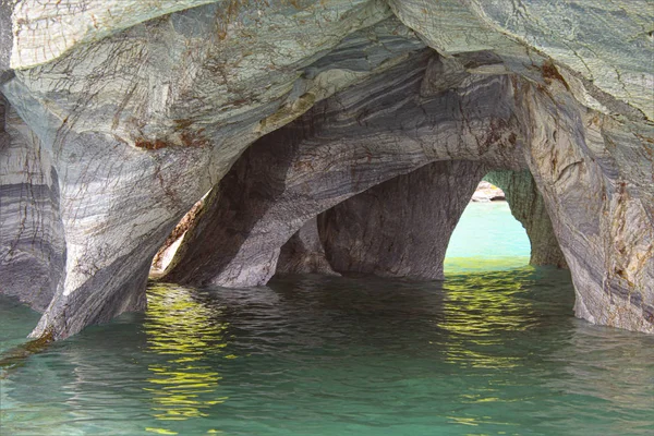 Festői kilátás, a barlangok és a sziklák Capilla de Marmol — Stock Fotó