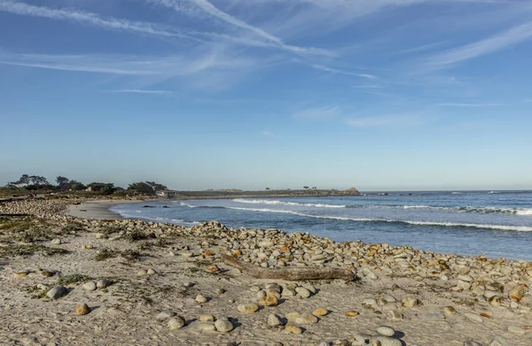 Playa panorámica Pebble Beach cerca de Monterey en la luz del atardecer —  Fotos de Stock