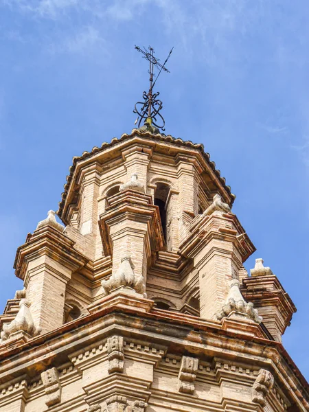 Wieża kościelna w dzielnicy Russafa w Walencji — Zdjęcie stockowe