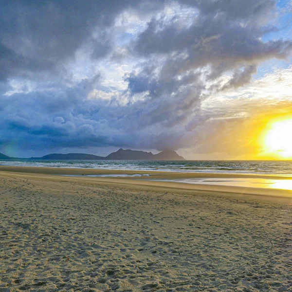 Pláž při západu slunce v Northlandu, Nový Zéland — Stock fotografie