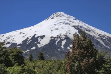 karla kaplı volkan Lanin için doğal görünümü
