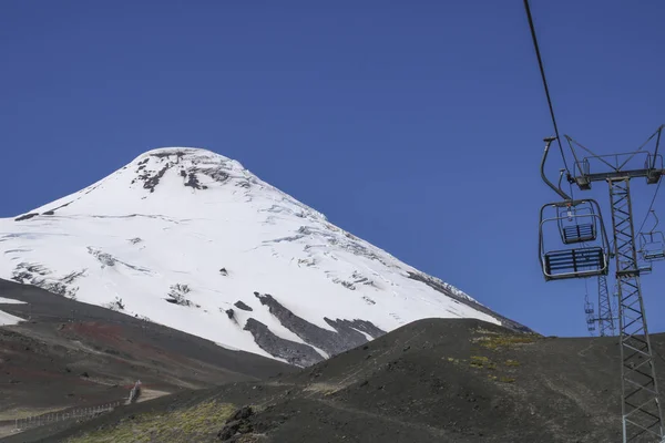 Vista panorâmica para o vulcão coberto de neve Lanin — Fotografia de Stock