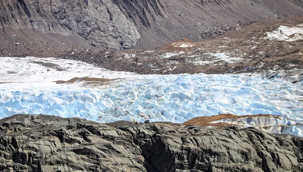 Widok na ośnieżone góry Laguna Torre w Argentynie — Zdjęcie stockowe