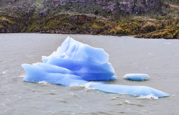 Malerischer Eisberg am Lago de Grey in Patagonien — Stockfoto