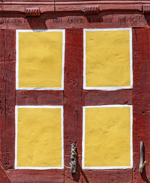 Mur de vieux bâtiment historique avec construction en bois à colombages — Photo