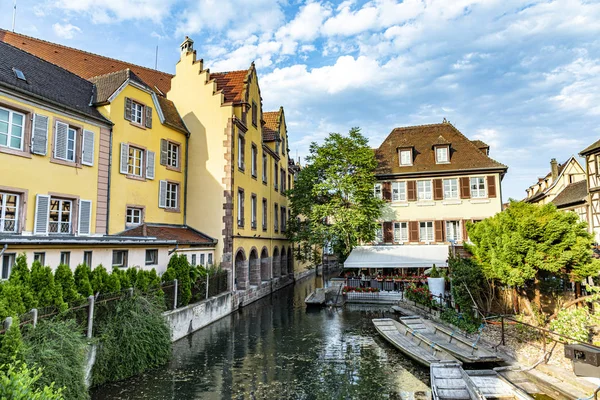 Lilla Venedig i Colmar med vackra Halva timrade hus — Stockfoto