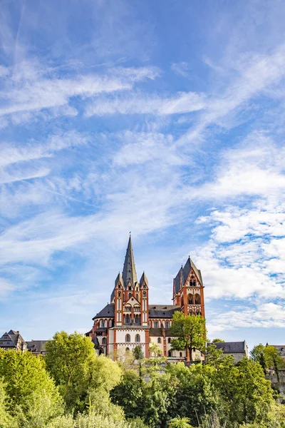 Widok na katedrę w Limburgu z rzeką Lahn — Zdjęcie stockowe