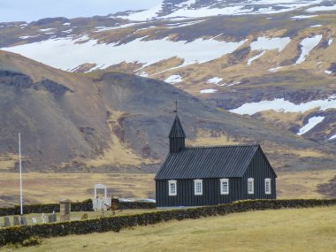 Snaefellsnes Yarımadası bölgesinde Budir ünlü siyah kilise