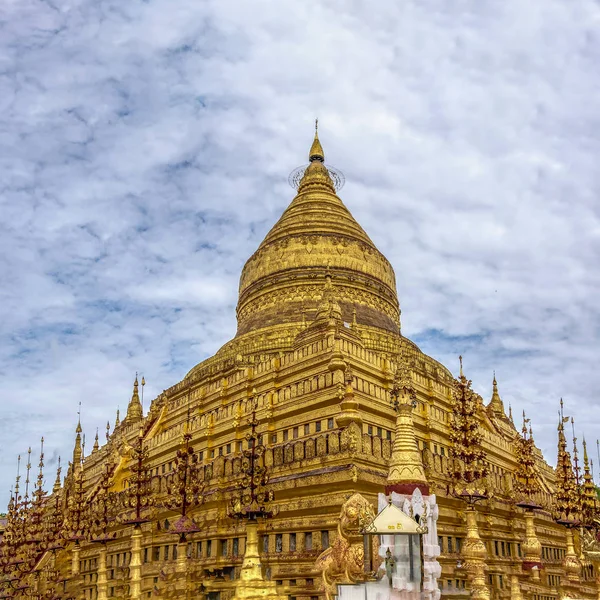 Pagoda, pagoda dorada con cielo azul —  Fotos de Stock