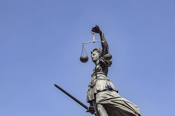 Statue of Lady Justice in front of the Romer in Frankfurt - Germ — Stock Photo, Image