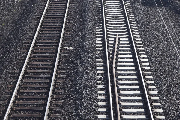 Железнодорожные пути с пересечением — стоковое фото