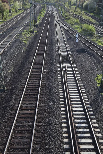 Järnvägsspår med korsning — Stockfoto