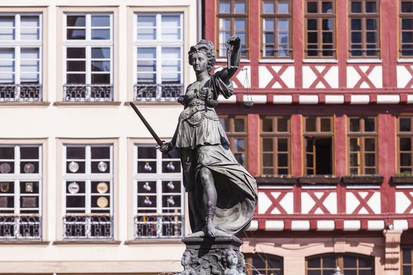 Statue of Lady Justice in front of the Romer in Frankfurt - Germ — Stock Photo, Image