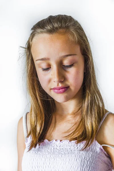 Muotokuva söpö nuori teini tyttö — kuvapankkivalokuva