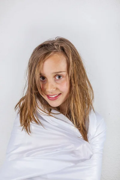 Retrato de linda joven adolescente —  Fotos de Stock