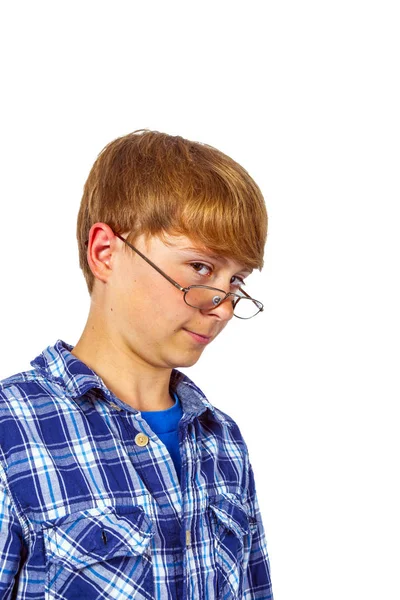 Spokojený úsměv mladé teen s brýlemi — Stock fotografie