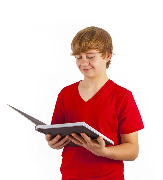 Smart kille läser i en bok — Stockfoto