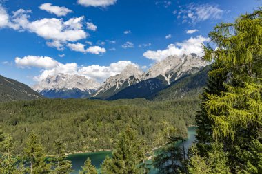 dağ manzarası ve Dinlenme Alanı 