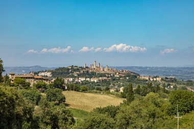 San Gimignano, res ile eski ortaçağ tipik Toskana şehir görünümü