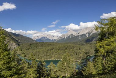dağ manzarası ve Dinlenme Alanı 
