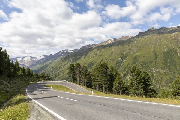 Panoramic view of the Timmelsjoch high alpine road in Texelgrupp — Stock Photo, Image