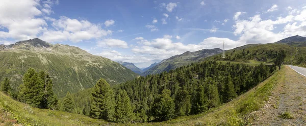 Vue panoramique de la haute route alpine de Timmelsjoch à Texelgrupp — Photo