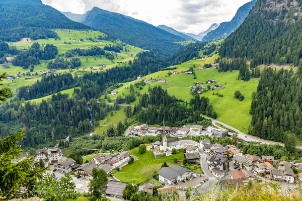 Vista panorâmica da estrada alpina alta Timmelsjoch em Texelgru — Fotografia de Stock