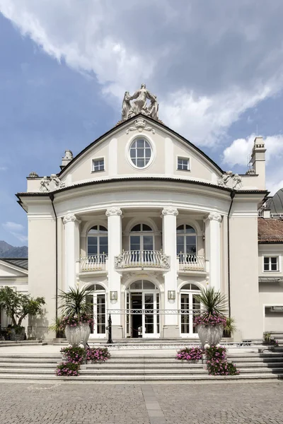 Kurhaus of Meran je slavná budova a symbol pro Merano — Stock fotografie